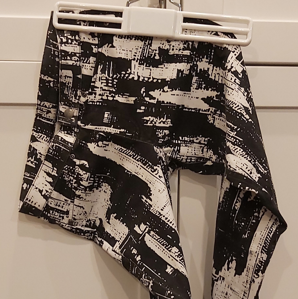 Hue stretch pull-on leggings.